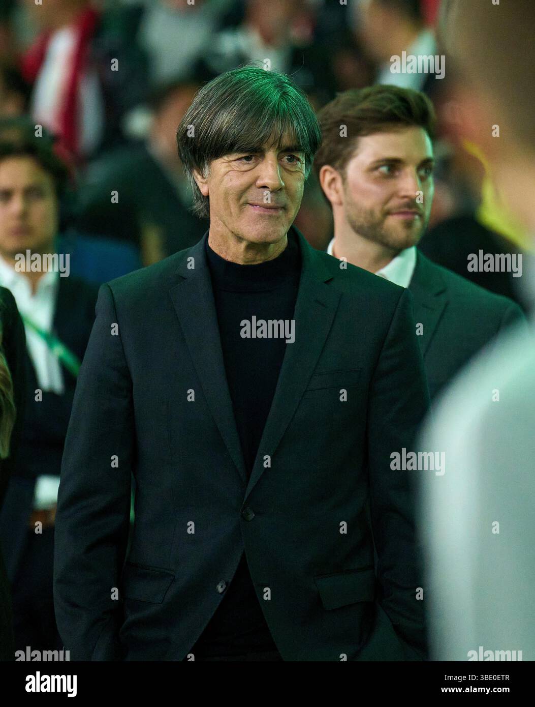 Berlino, Germania. 24 maggio 2025. Joachim Jogi Loew, ex allenatore della DFB, festeggia dopo la finale di Coppa di calcio tedesca tra il VFB STOCCARDA - DSC ARMINIA BIELEFELD 4-2 il 24 maggio 2025 a Berlino, Germania. Fotografo: ddp Images/STAR-Images credito: ddp media GmbH/Alamy Live News Foto Stock