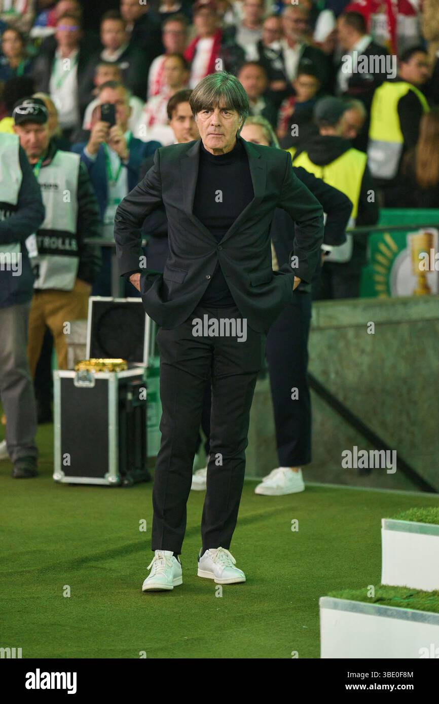 Berlino, Germania. 24 maggio 2025. Joachim Jogi Loew, ex allenatore della DFB, festeggia dopo la finale di Coppa di calcio tedesca tra il VFB STOCCARDA - DSC ARMINIA BIELEFELD 4-2 il 24 maggio 2025 a Berlino, Germania. Fotografo: ddp Images/STAR-Images credito: ddp media GmbH/Alamy Live News Foto Stock
