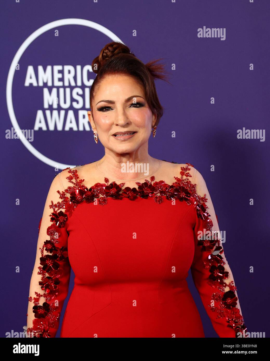 Las Vegas, Stati Uniti. 26 maggio 2025. Gloria Estefan arriva per il 51° premio annuale American Music Awards al Fontainebleau di Las Vegas lunedì 26 maggio 2025. Foto di James Atoa/UPI credito: UPI/Alamy Live News Foto Stock