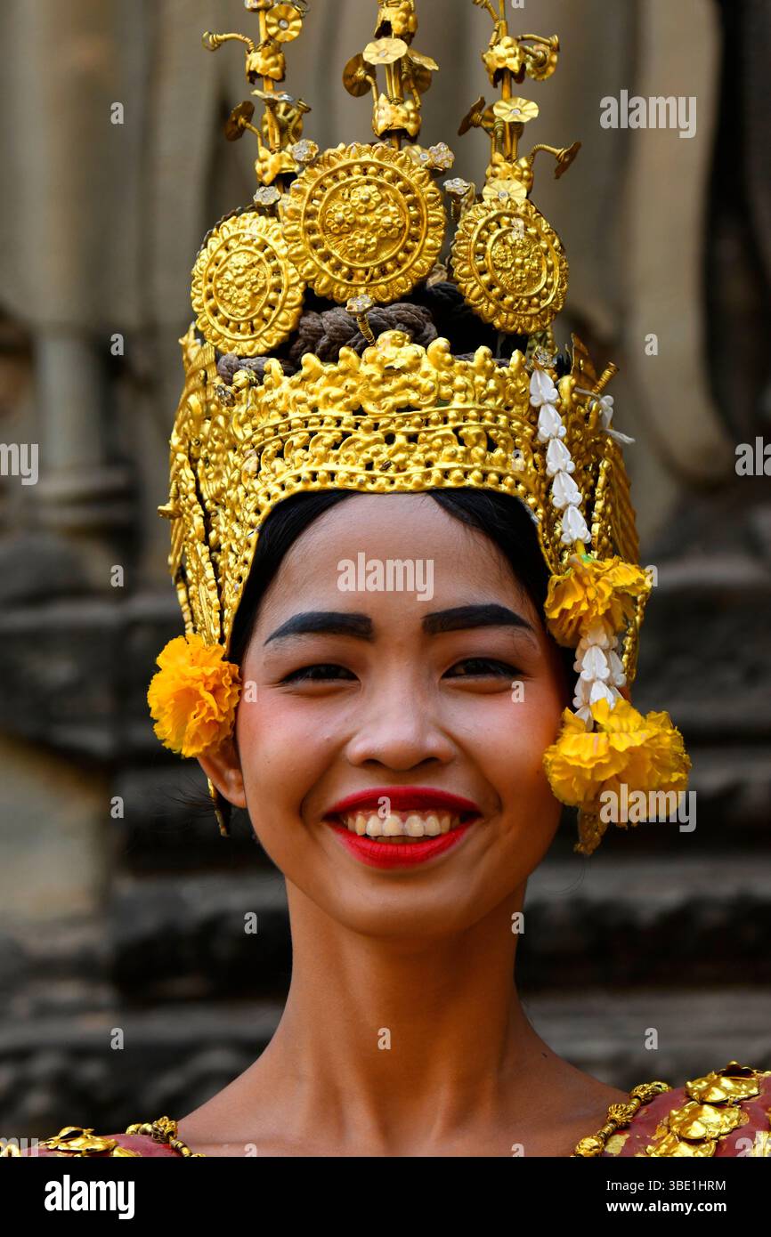 Ballerina di tempio, ballerino di Apsara a Angkor Wat, provincia di Siem Reap, Cambogia, Asia sud-orientale. Foto Stock