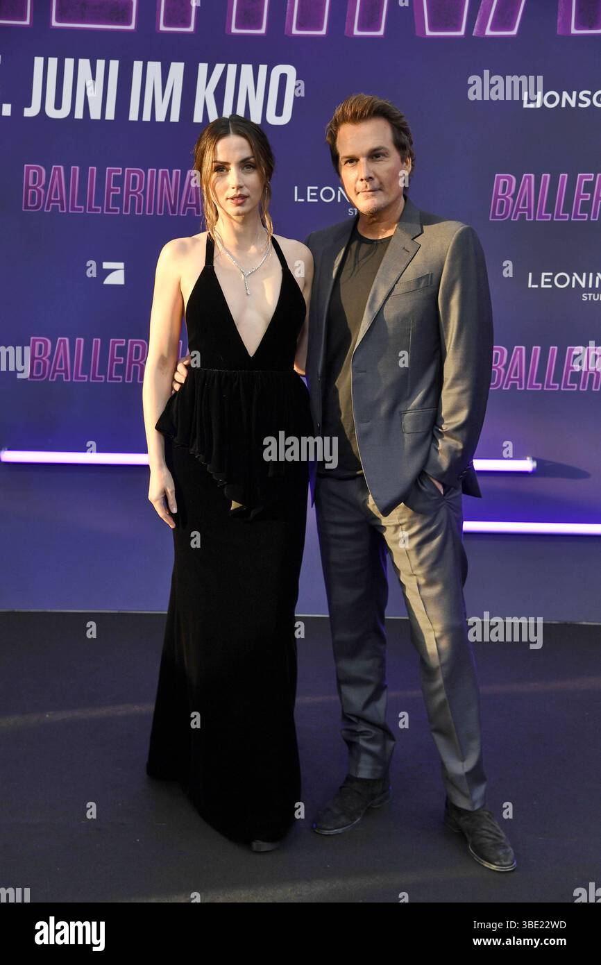 Ana de Armas und Len WisemanT bei derFrom The World of John Wick Ballerina Premiere im ZOO Palst Platz a Berlino AM 26.05.2025 *** Ana de Armas e Len WisemanT al The World of John Wick Ballerina premiere allo ZOO Palst Platz di Berlino il 26 05 2025 Foto Stock