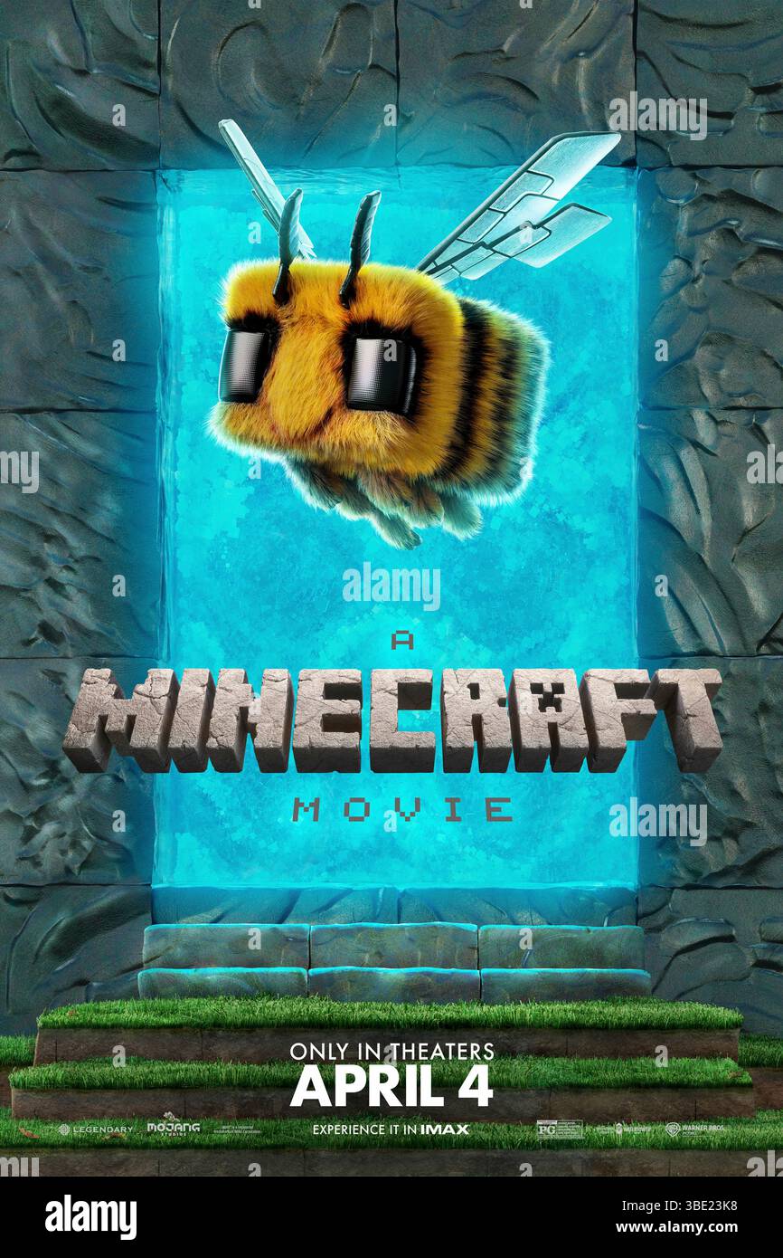 A Minecraft Movie (2025) diretto da Jared Hess e interpretato da Jason Momoa, Jack Black e Danielle Brooks. Quattro disadattati vengono improvvisamente trascinati attraverso un misterioso portale in un bizzarro e cubico paese delle meraviglie che prospera nell'immaginazione. SOLO PER L'USO EDITORIALE del poster STATUNITENSE. Crediti: BFA / Warner Bros Foto Stock