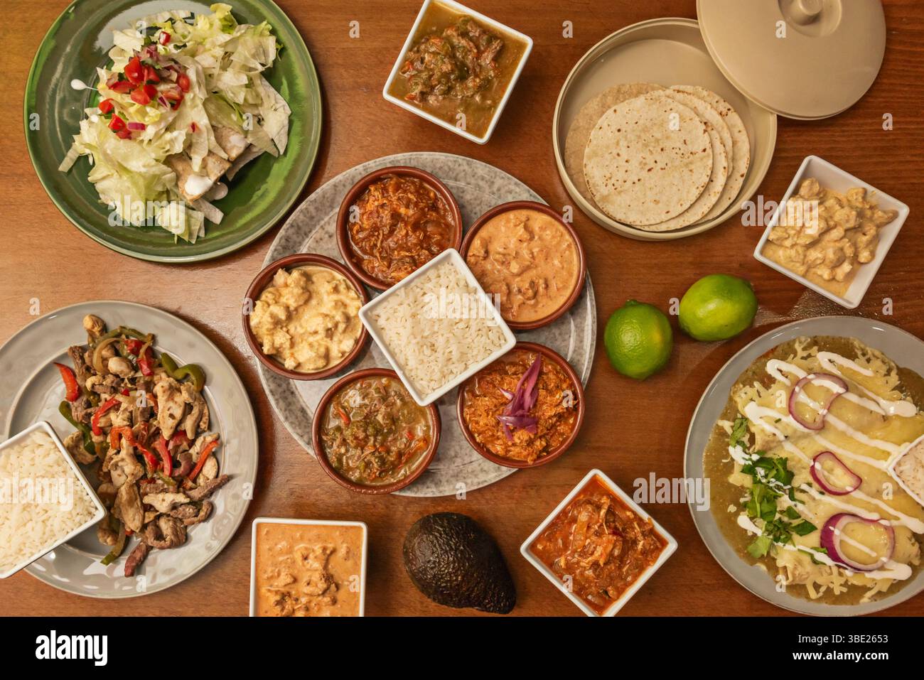 Gli Antojitos sono piccoli morsi gustati in qualsiasi momento della giornata Foto Stock