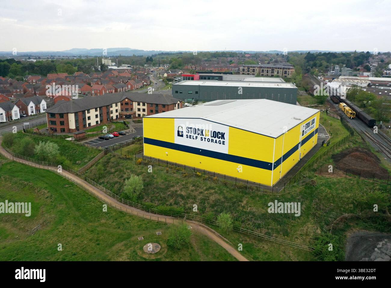 Foto aerea del drone di Stock N Lock unità industriale self storage a Hoobrook, Kidderminster, Worcestershire, aprile 2025 Foto Stock