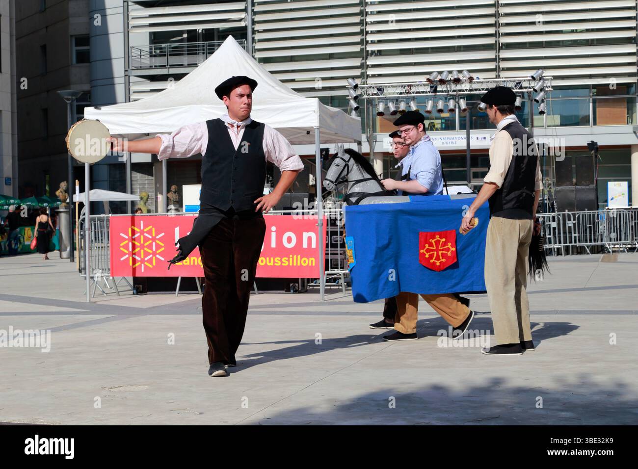 Canti e danze tradizionali. La Garriga Lengadociana. Festum totale. Montpellier, Occitanie, Francia Foto Stock