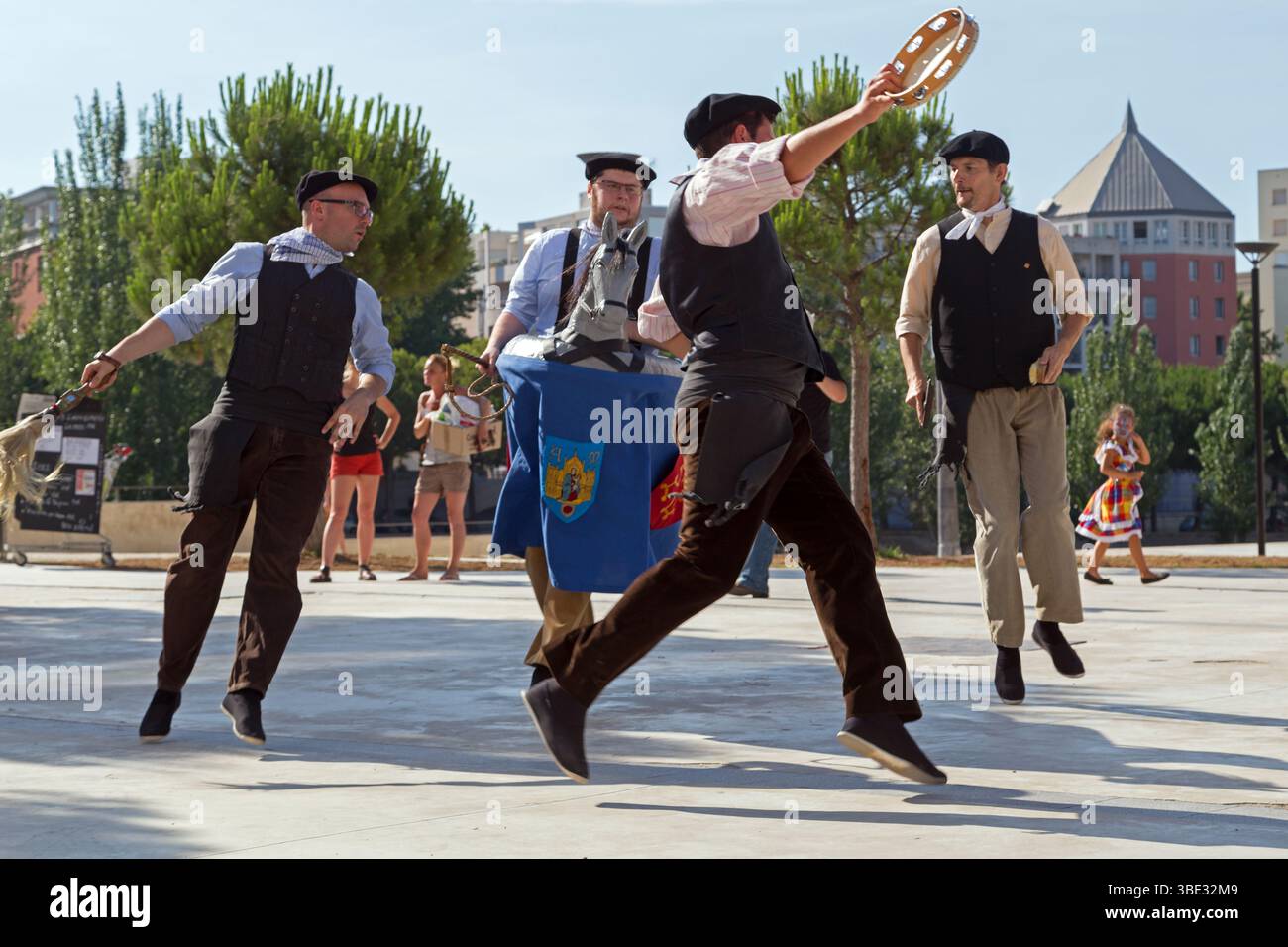Canti e danze tradizionali. La Garriga Lengadociana. Festum totale. Montpellier, Occitanie, Francia Foto Stock