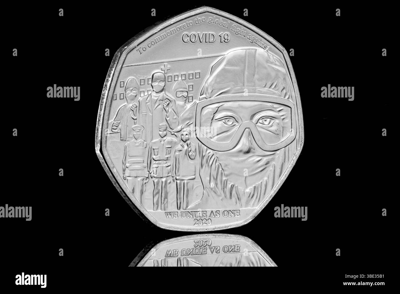 Moneta da 50p di Gibilterra emessa nel 2020 per commemorare la lotta globale contro Covid-19. Foto Stock