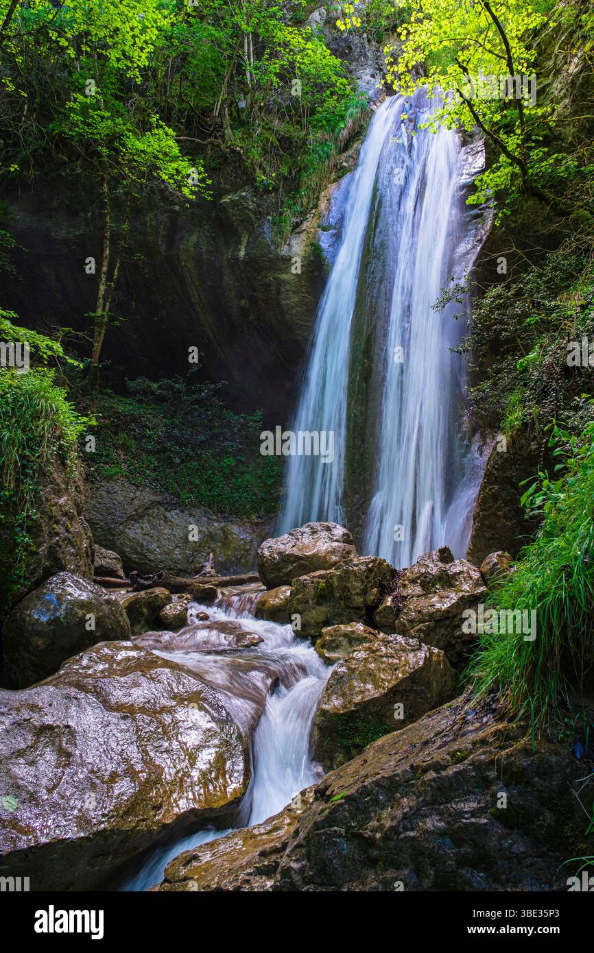 Francia, Isere, Varces-Allieres-et-Risset, Parco naturale regionale del Vercors, cascata Allieres o cascata Pissarde Foto Stock