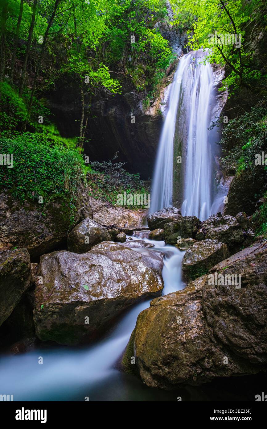 Francia, Isere, Varces-Allieres-et-Risset, Parco naturale regionale del Vercors, cascata Allieres o cascata Pissarde Foto Stock