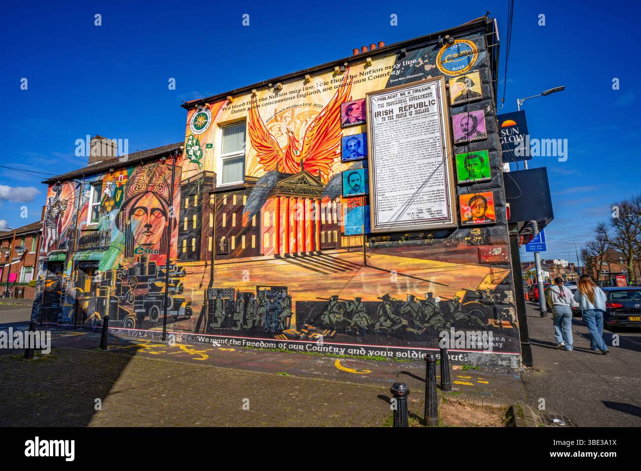 Regno Unito, Irlanda del Nord, Belfast, murales nell'area nazionalista di Falls Road Foto Stock