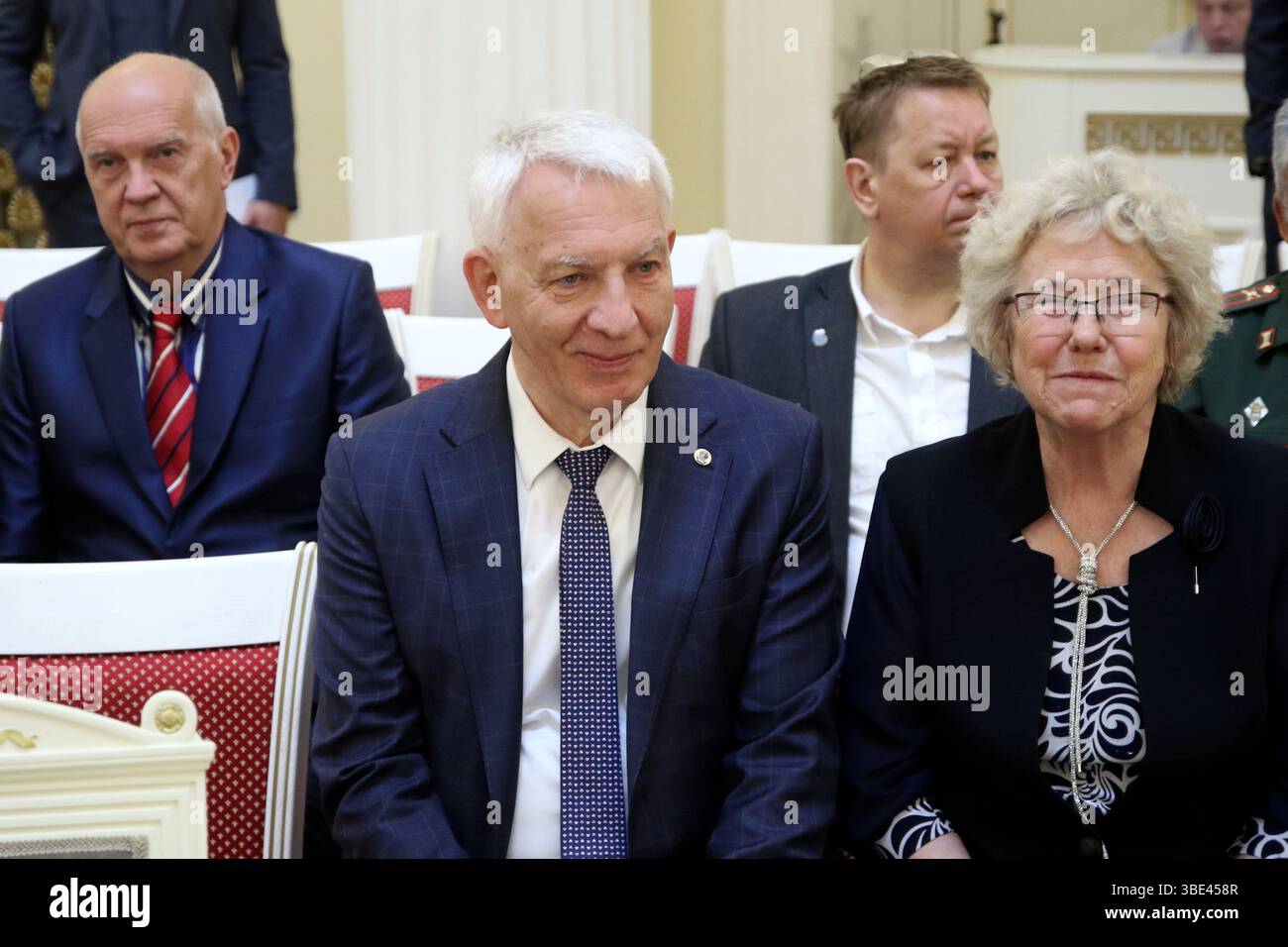 Evgeny Shlyakhto, Direttore generale del Centro Nazionale di ricerca medica Almazov del Ministero della salute della Federazione Russa, Presidente della società russa di Cardiologia, durante la cerimonia di assegnazione delle insegne alle persone insignite del titolo di cittadino Onorario di San Pietroburgo presso il Palazzo Mariinsky. Foto Stock