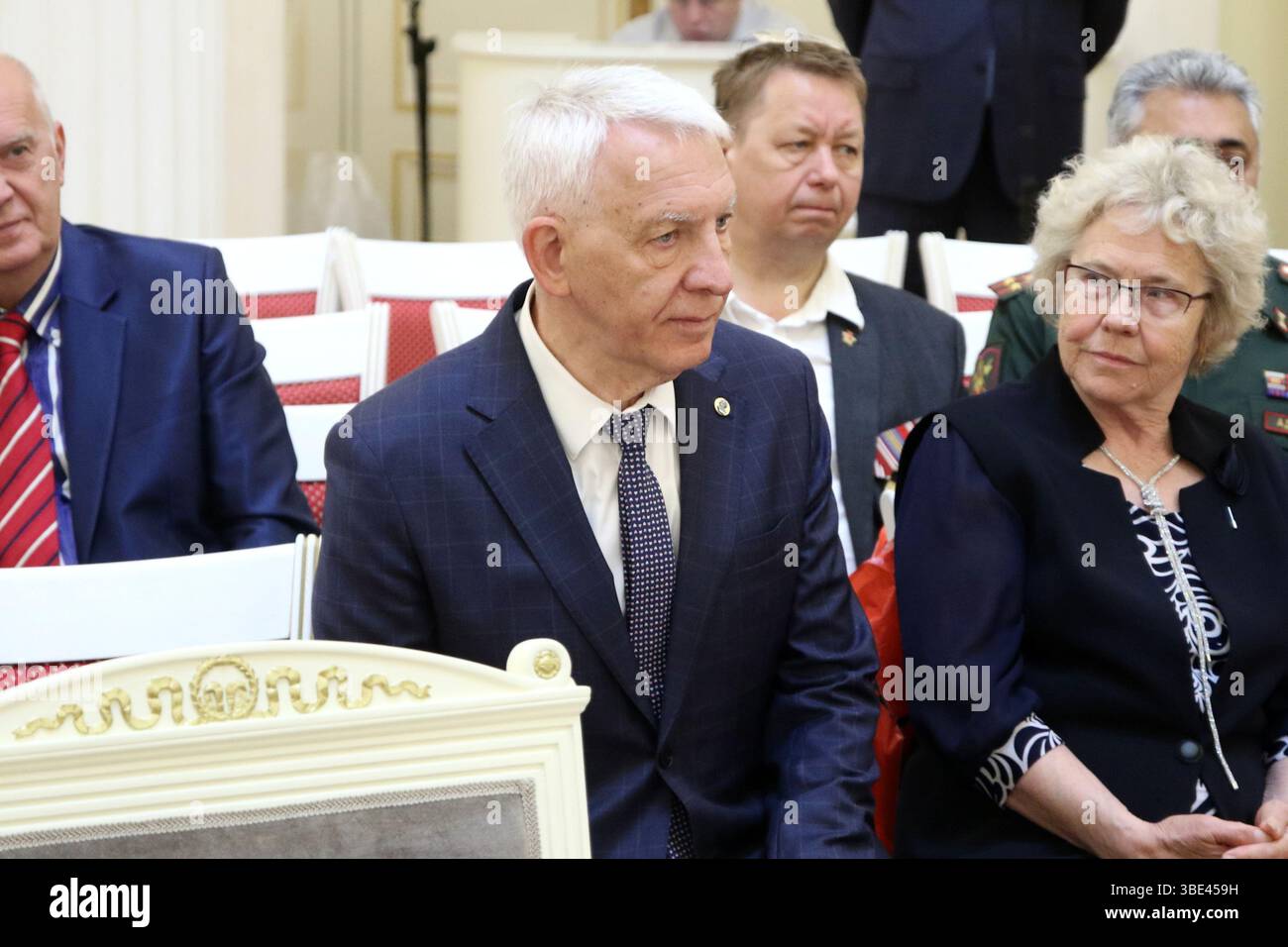 Evgeny Shlyakhto, Direttore generale del Centro Nazionale di ricerca medica Almazov del Ministero della salute della Federazione Russa, Presidente della società russa di Cardiologia, durante la cerimonia di assegnazione delle insegne alle persone insignite del titolo di cittadino Onorario di San Pietroburgo presso il Palazzo Mariinsky. Foto Stock