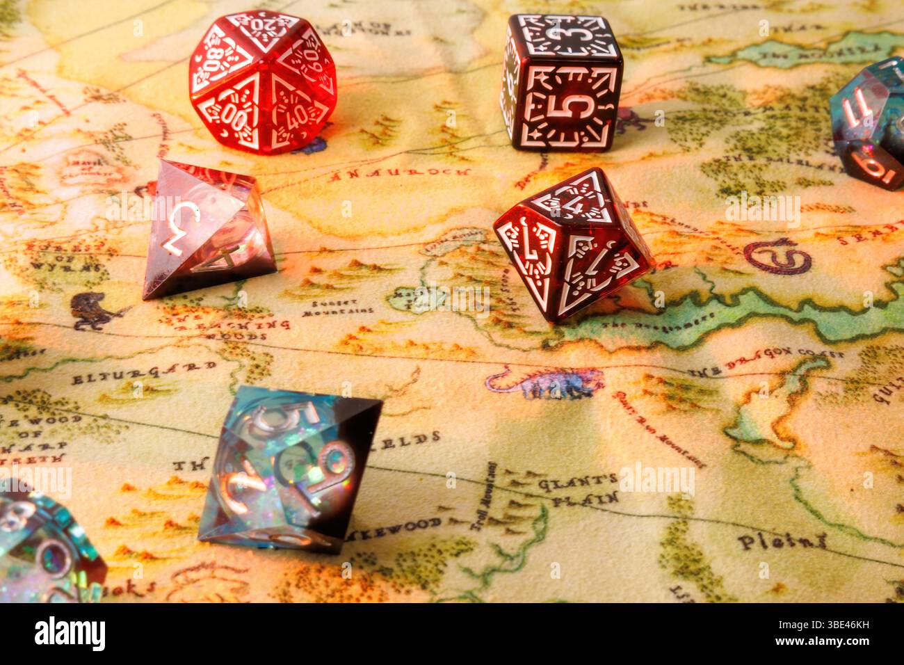 Dadi utilizzati per il gioco Dungeons & Dragons (D&D). Foto Stock