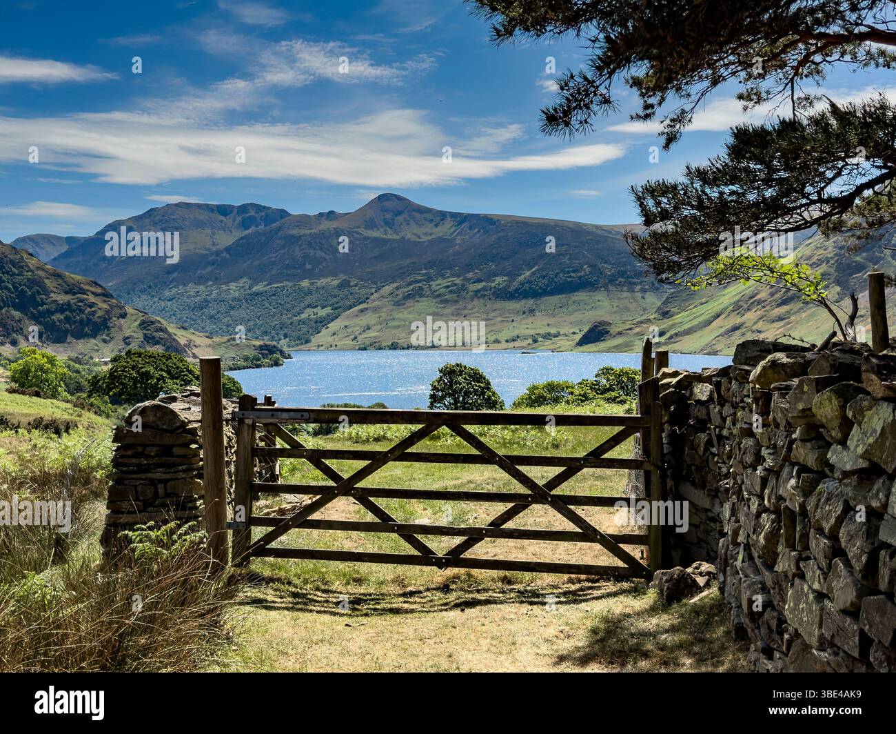 Crummock Water nel Lake District in Cumbria, nel nord-ovest dell'Inghilterra. Foto Stock