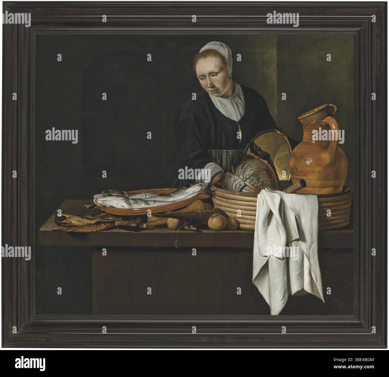 Jan Fris un interno cucina con una cameriera in piedi accanto a un tavolo carico di 072812). Foto Stock