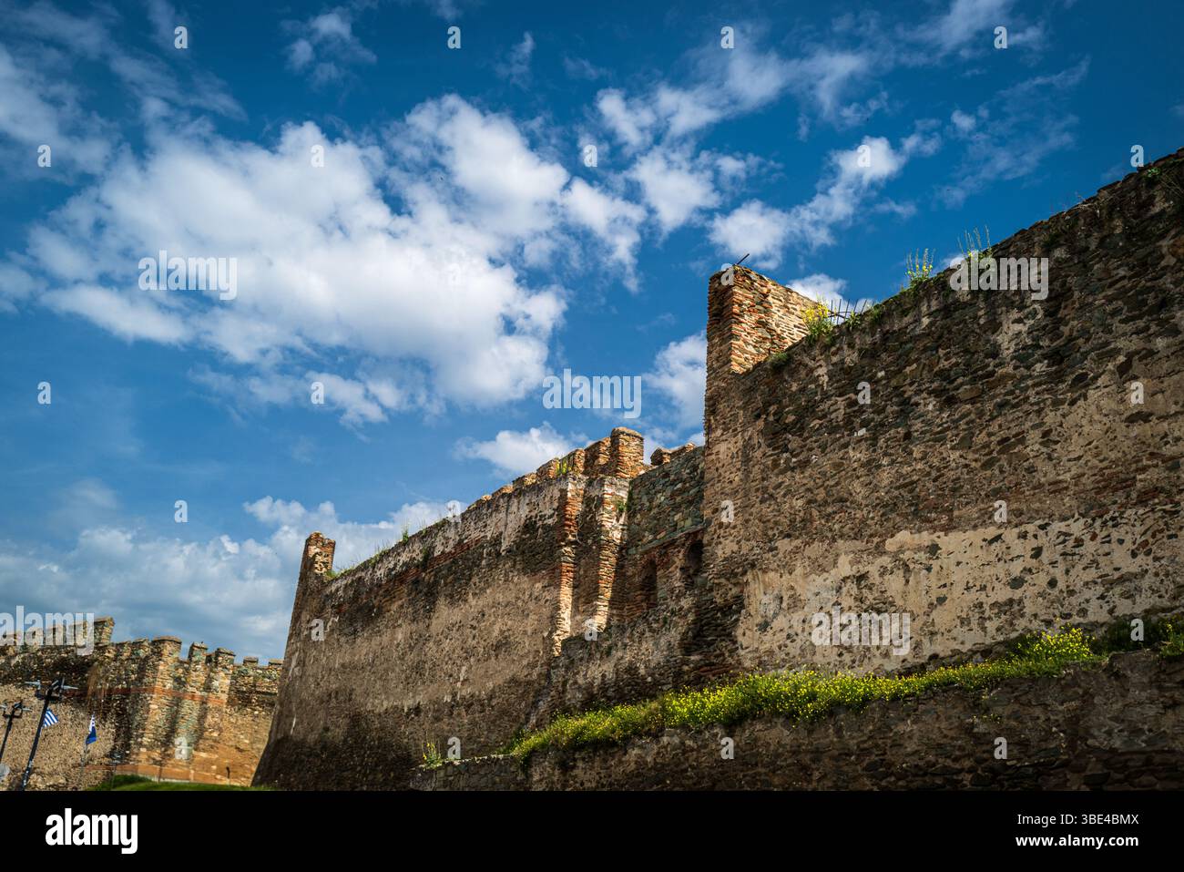 Una foto delle mura medievali della città vecchia di Salonicco Foto Stock