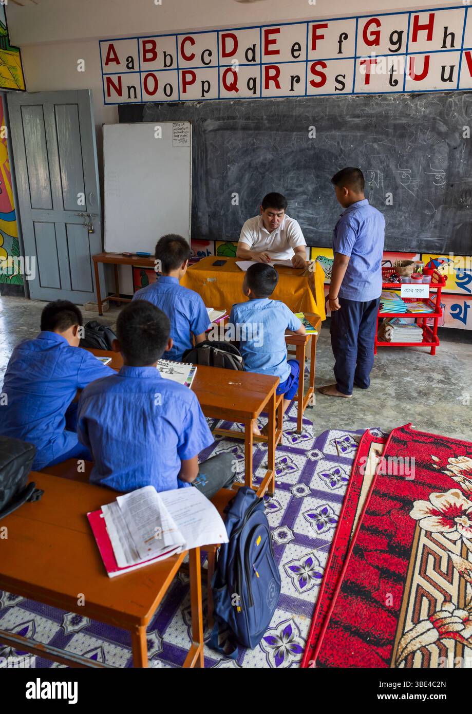 Studenti del gruppo etnico Bawm a scuola, Chittagong Division, Bandarban, Bangladesh Foto Stock