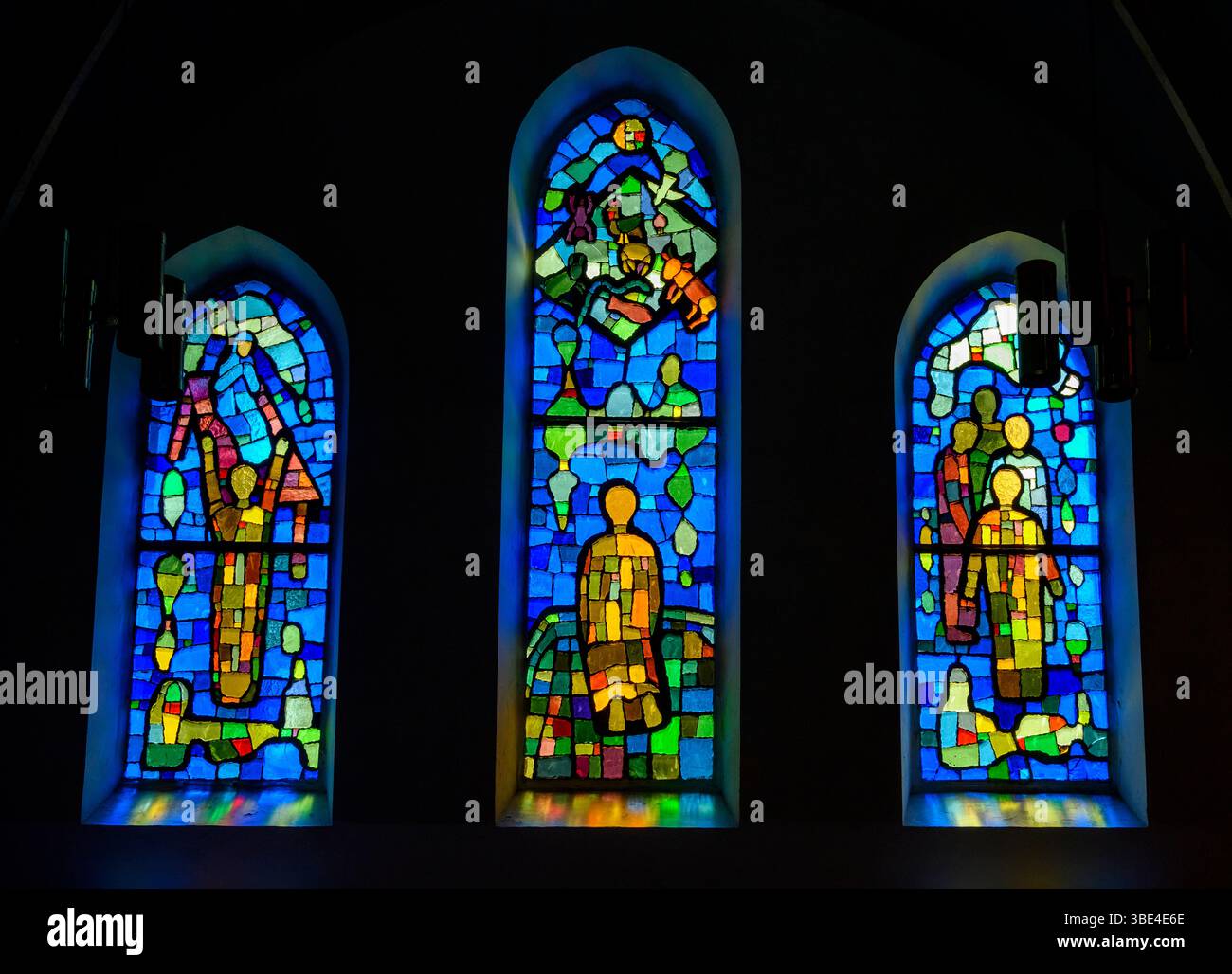 Vetrate colorate di Victor Sparre nella Chiesa Immanuel (tedesco: Immanuelkirche; norvegese: Immanuelkirken) una chiesa protestante nell'America-G. Foto Stock