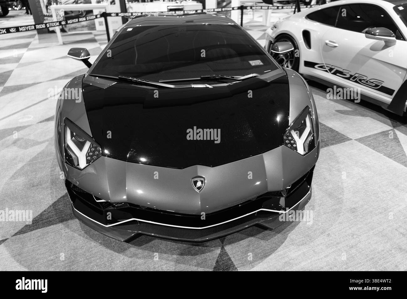 New York City, USA - 27 marzo 2024: Supercar Lamborghini Aventador al New York International Auto Show, vista frontale Foto Stock