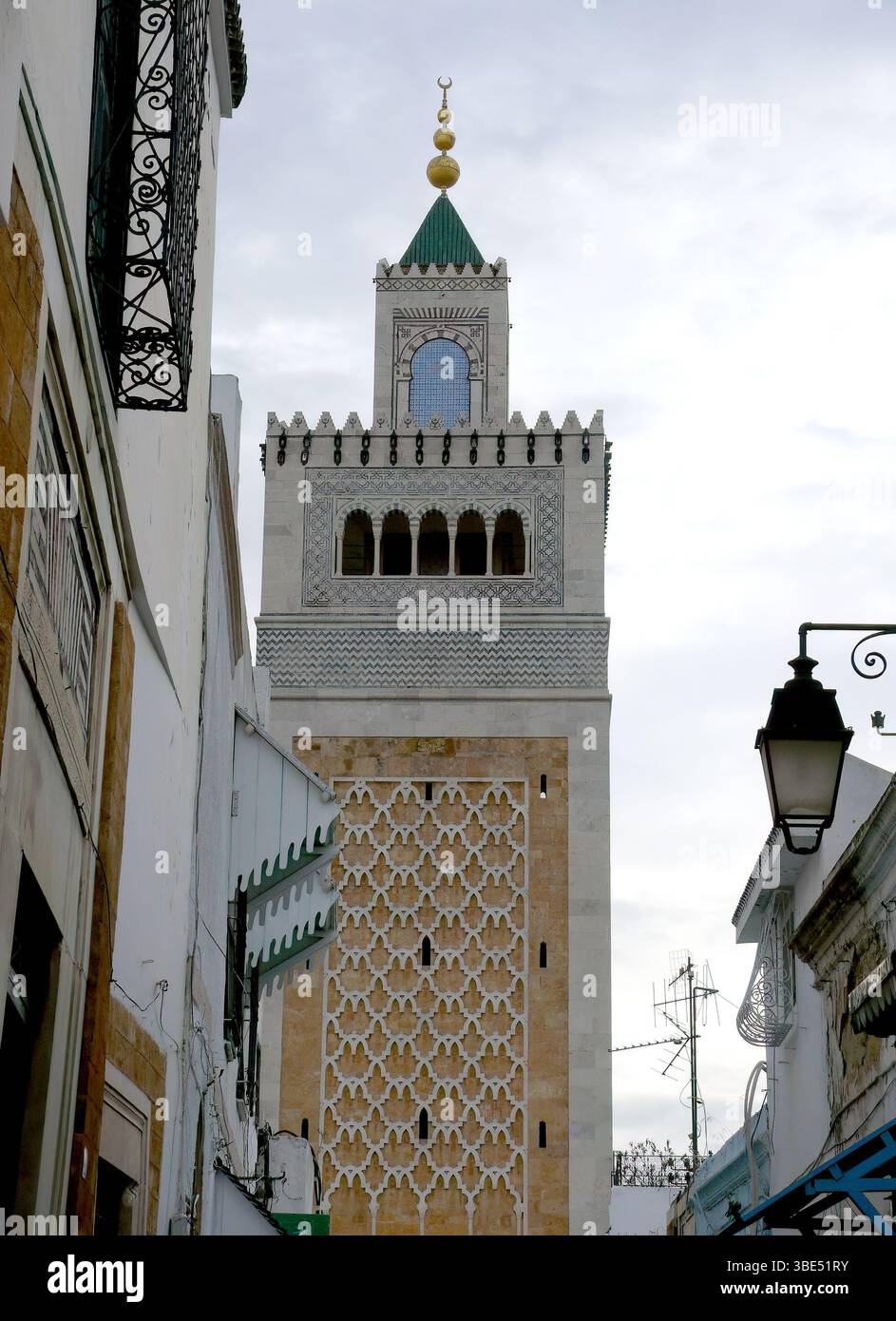 Moschea al-Zaytuna, Moschea Ez-Zitouna, Moschea El-Zituna, Tunisi, Tunisia, nord Africa Foto Stock
