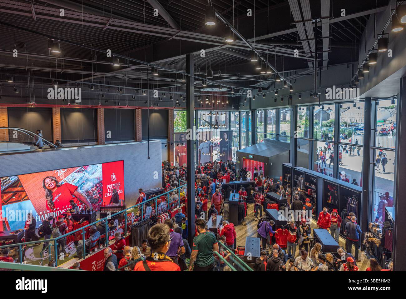 Interno del negozio ufficiale del Liverpool FC Club all'Anfield Stadium, Liverpool, Inghilterra. Foto Stock Interno del negozio ufficiale del Liverpool FC Club all'Anfield Stadium, Liverpool, Inghilterra. Foto Stock
