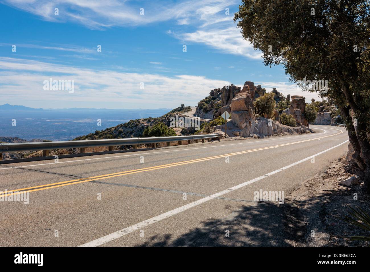 MT. La Lemmon Highway si snoda lungo le montagne di Santa Catalina da Tuscon al monte Lemmon, Arizona, Stati Uniti Foto Stock