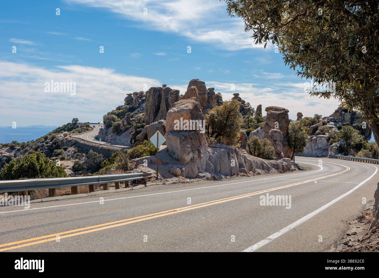 MT. La Lemmon Highway si snoda lungo le montagne di Santa Catalina da Tuscon al monte Lemmon, Arizona Foto Stock