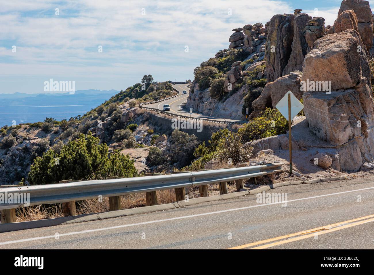 MT. La Lemmon Highway si snoda lungo le montagne di Santa Catalina da Tuscon al monte Lemmon, Arizona Foto Stock