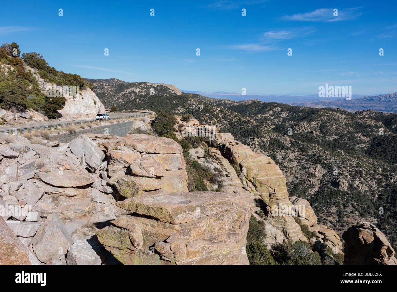 MT. La Lemmon Highway si snoda lungo le montagne di Santa Catalina da Tuscon al monte Lemmon, Arizona Foto Stock