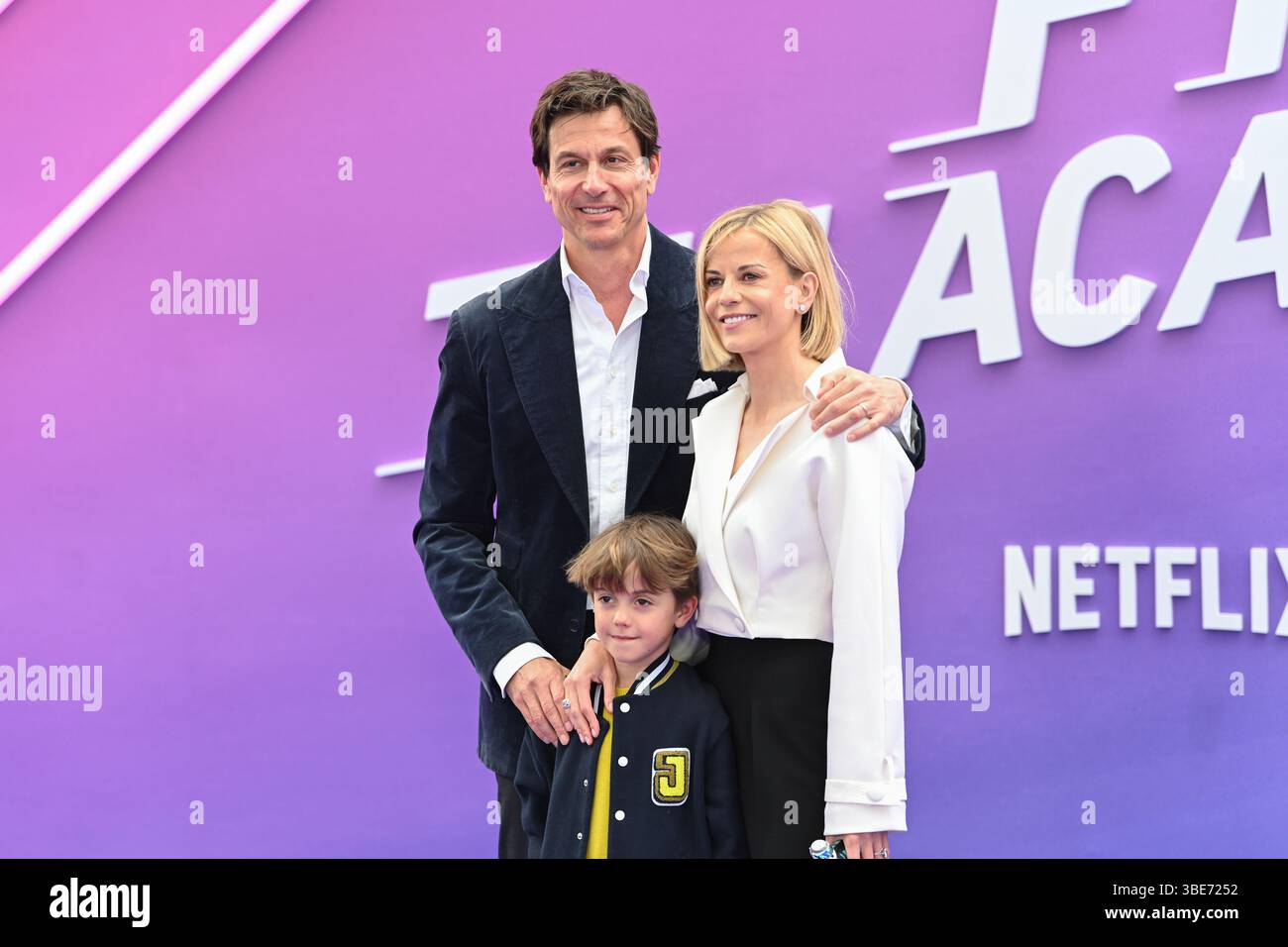 LONDRA, REGNO UNITO. 27 maggio 2025. Toto Wolff, Susie Wolff, Jack Wolff a F1: The Academy London premiere al Cineworld Leicester Square, Londra, Regno Unito. (Foto di 李世惠/SEE li/Picture Capital) credito: Vedi li/Picture Capital/Alamy Live News Foto Stock