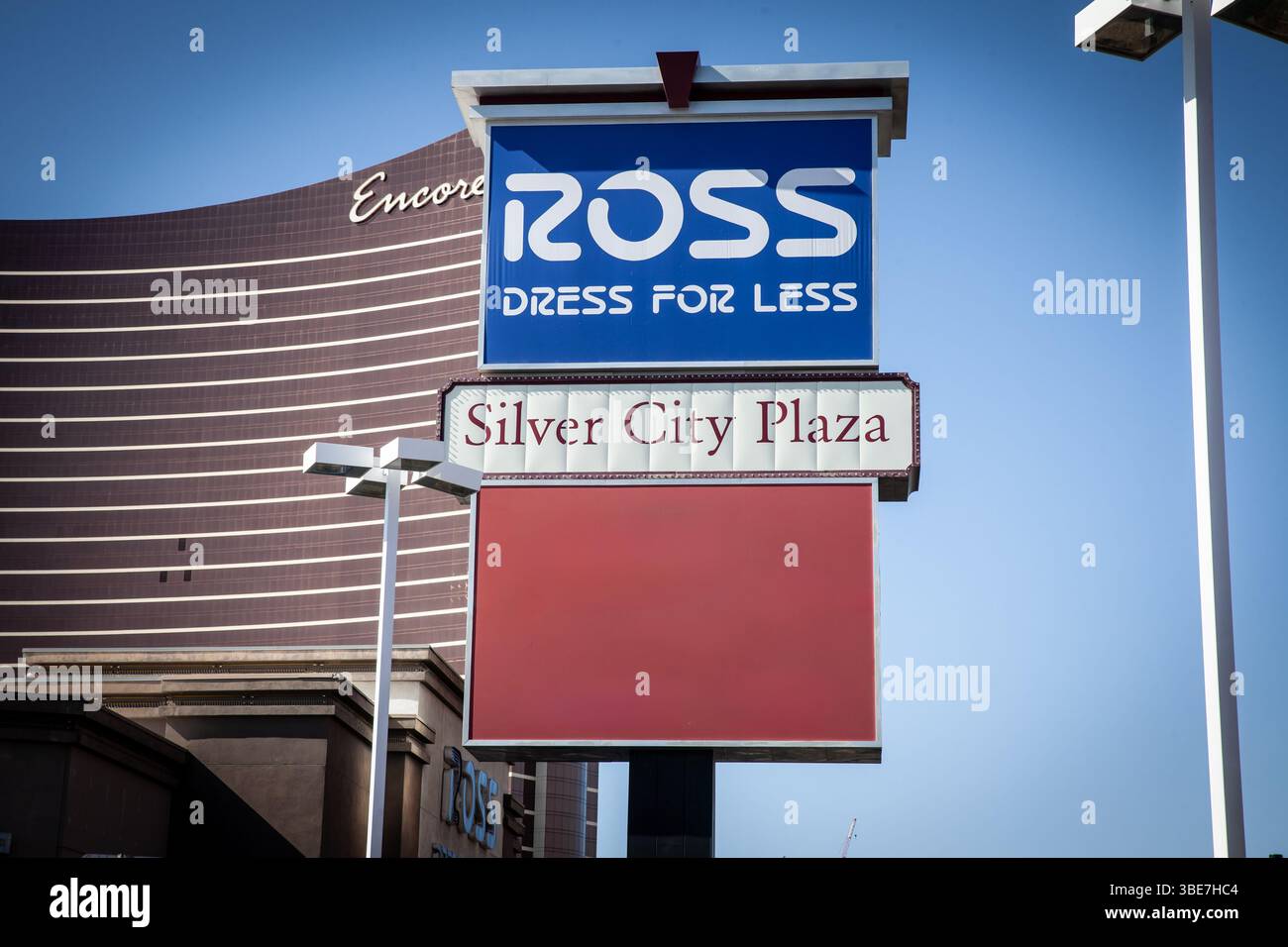 LAS VEGAS, 21 AGOSTO 2024: Logo dei negozi Ross sul loro negozio a Las Vegas. Ross è una catena americana di grandi magazzini specializzati in fas Foto Stock