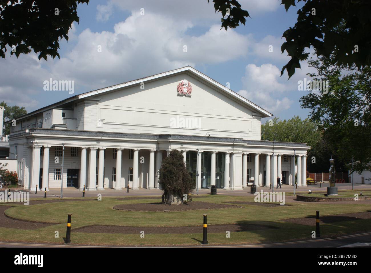 Il De Montfort Hall vicino al Victoria Park a Leicester, Inghilterra, Regno Unito. Foto Stock