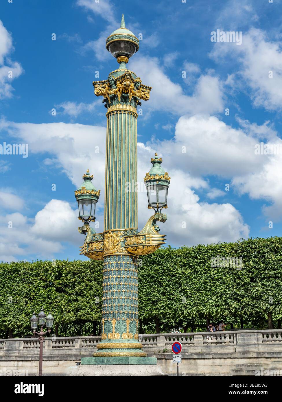 Parigi, Francia - 12 giugno 2015: Lanterna in Place de la Concorde a Parigi, Francia. Foto Stock