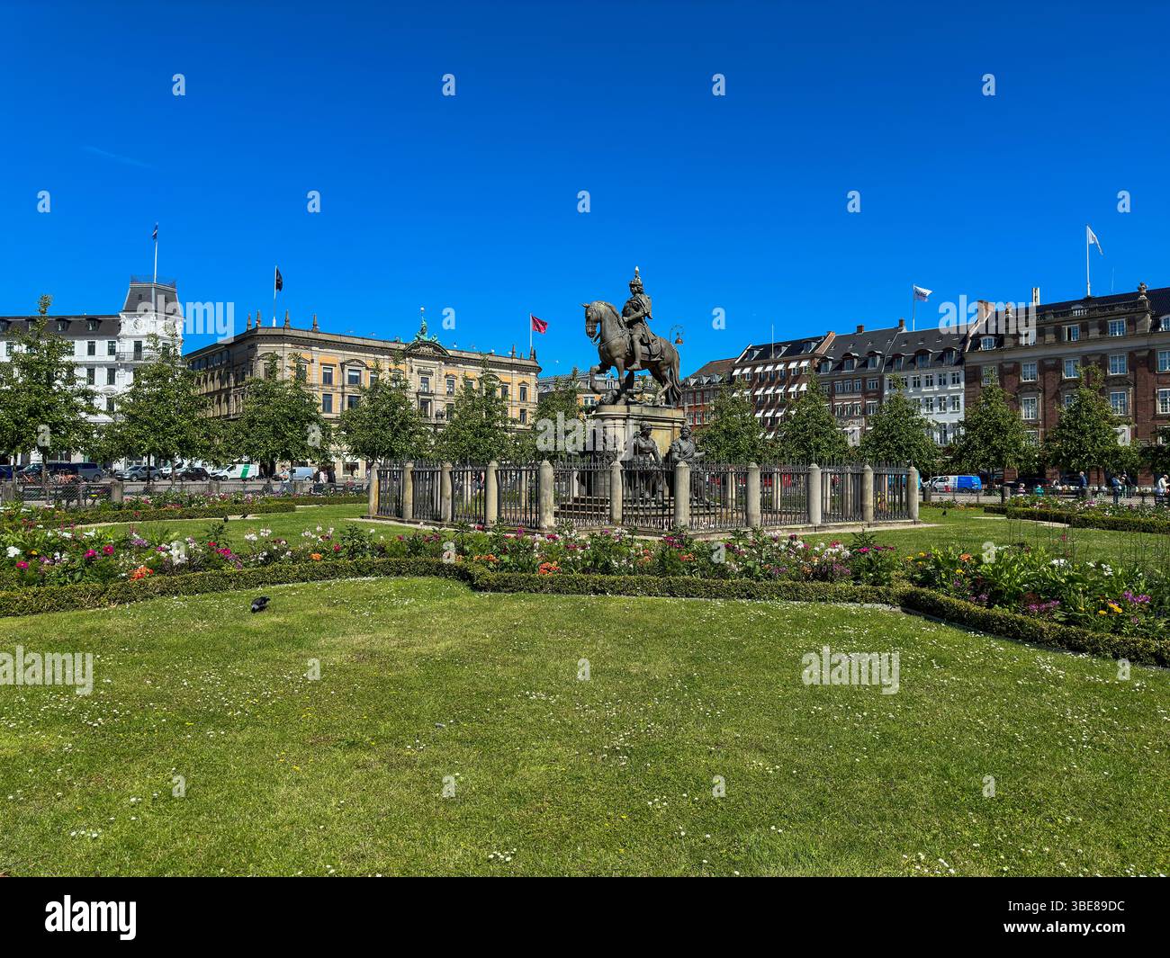Reiterstatue von König Christian IX.steht prominente auf der Christiansborg Ridebane a Kopenhagen, Dänemark - Immagine stock catturata con smartphone