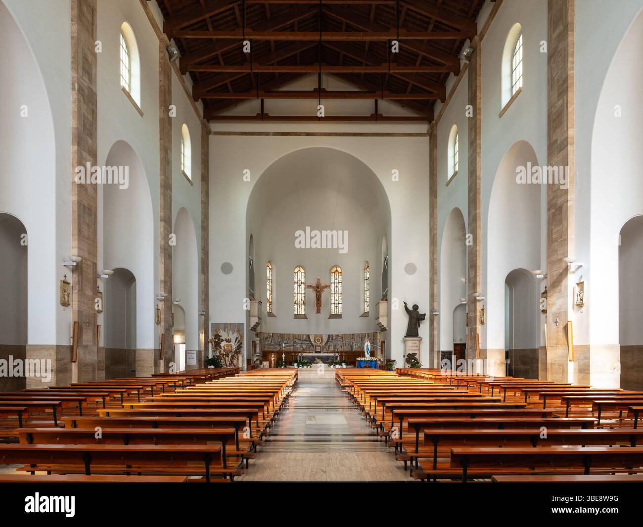 Chiesa di San Marco, un edificio degli anni '30 in stile architettonico fascista a Latina, Italia Foto Stock