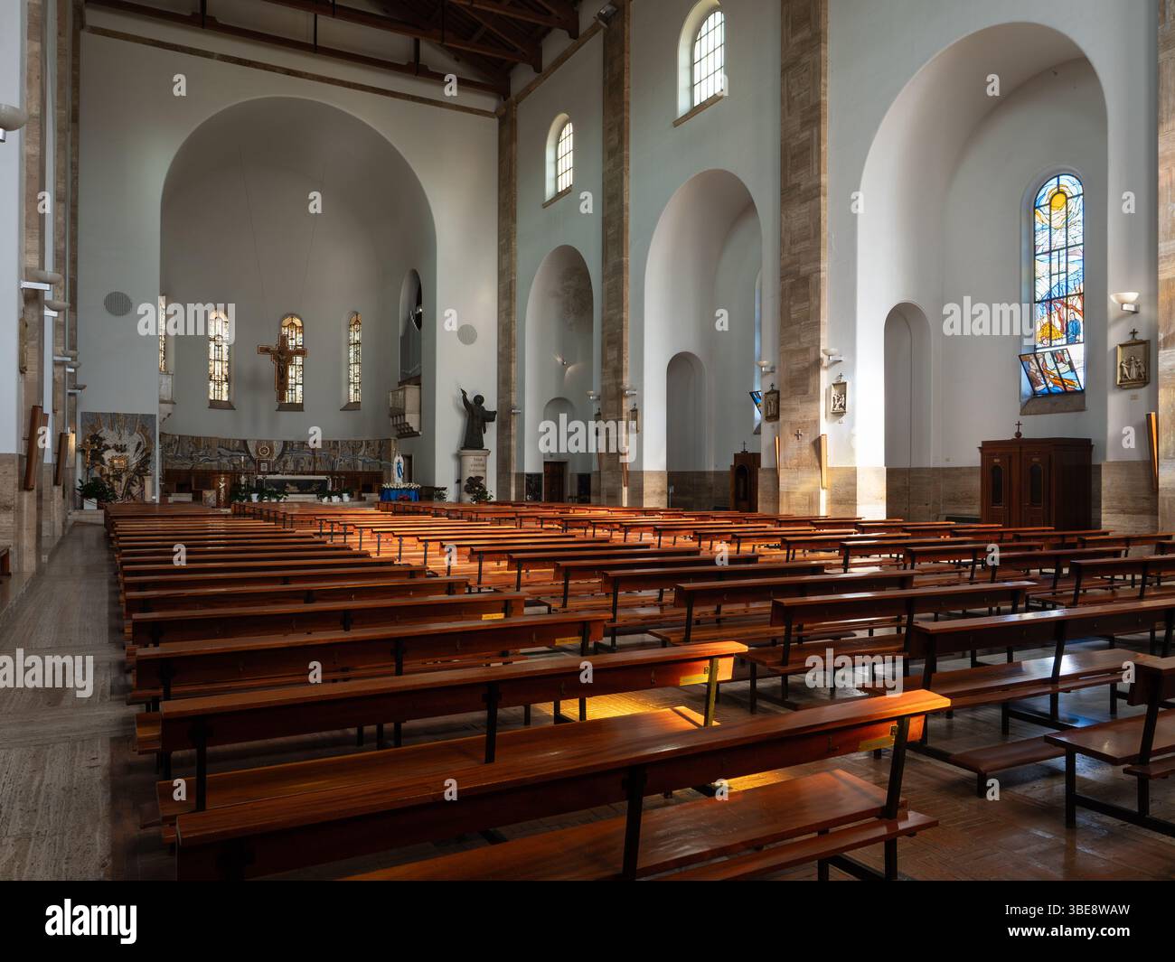 Chiesa di San Marco, un edificio degli anni '30 in stile architettonico fascista a Latina, Italia Foto Stock