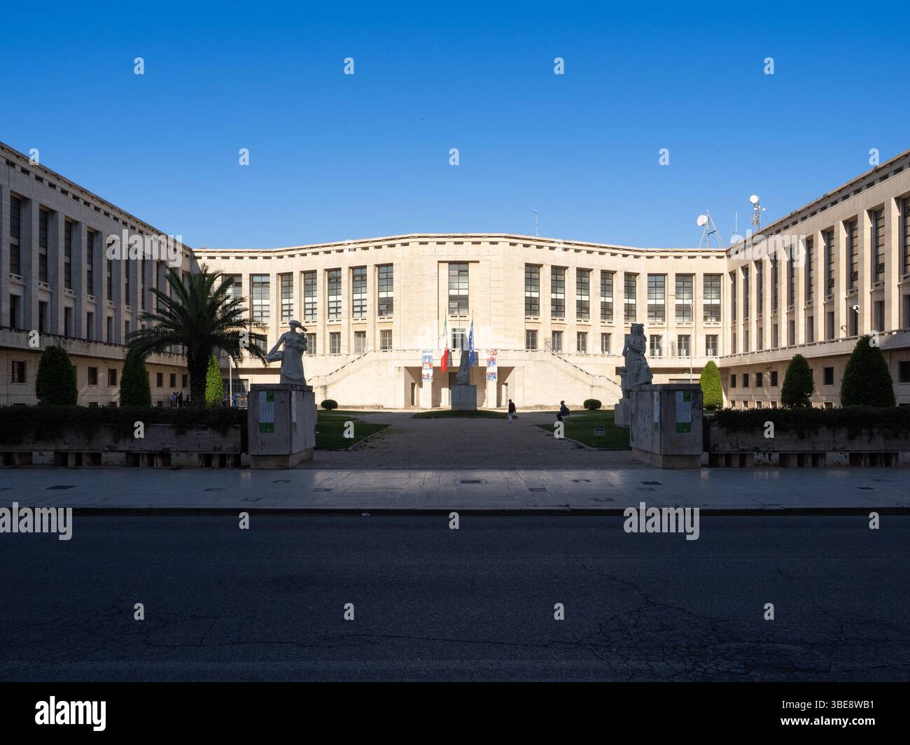 Palazzo M (Mussolini) a Latina, edificio storico degli anni '30 in stile architettonico fascista, Italia Foto Stock