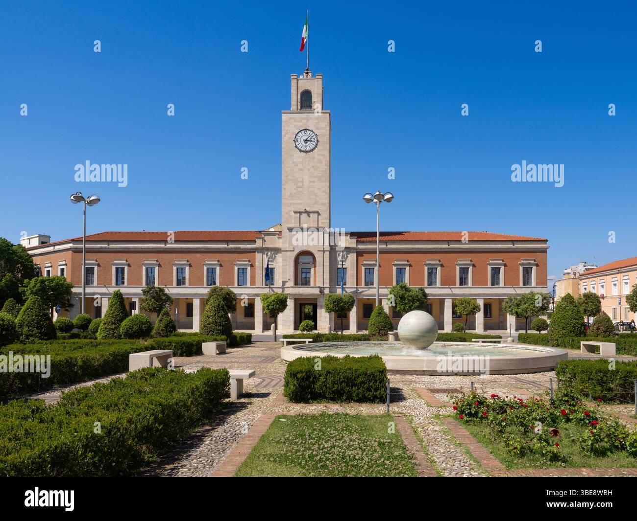 Piazza del popolo e il municipio di Latina Foto Stock