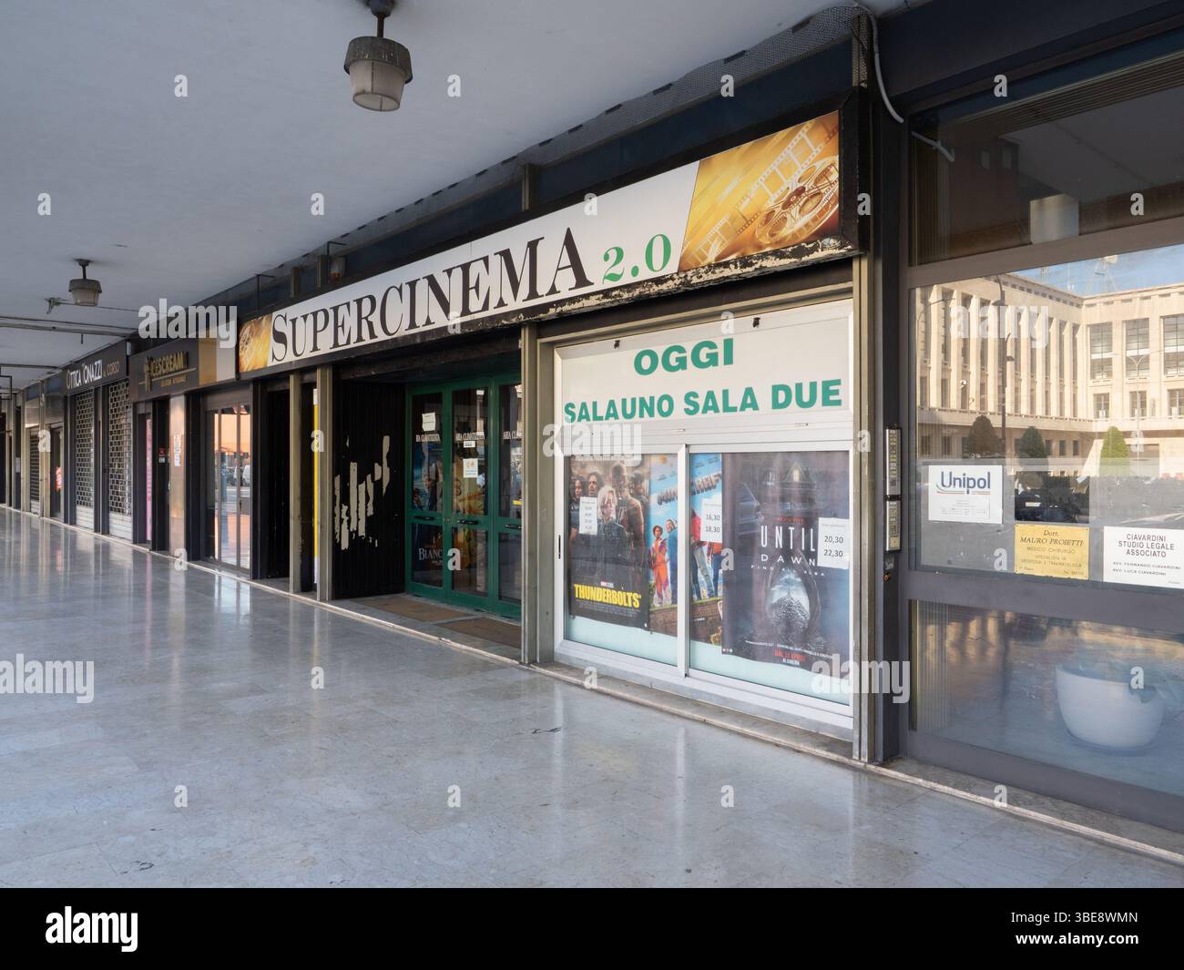Vecchio cinema a Latina, in Italia Foto Stock