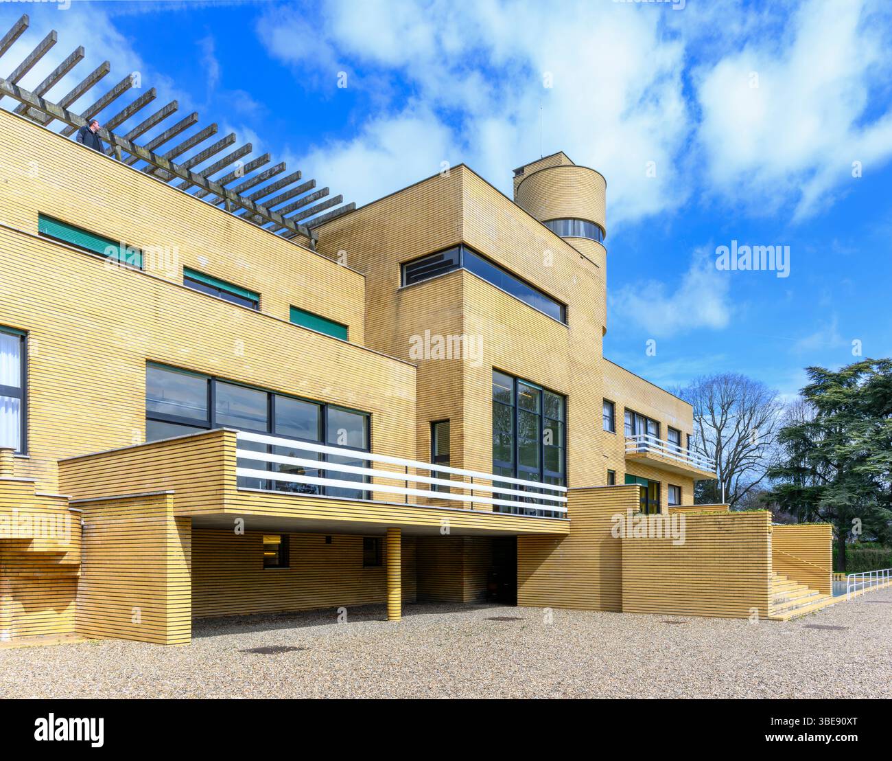 Fuori da Villa Cavrois a Croix, alla periferia di Lille. La villa modernista Art Deco, dell'architetto Robert Mallet-Stevens, fu completata nel 1932. Foto Stock