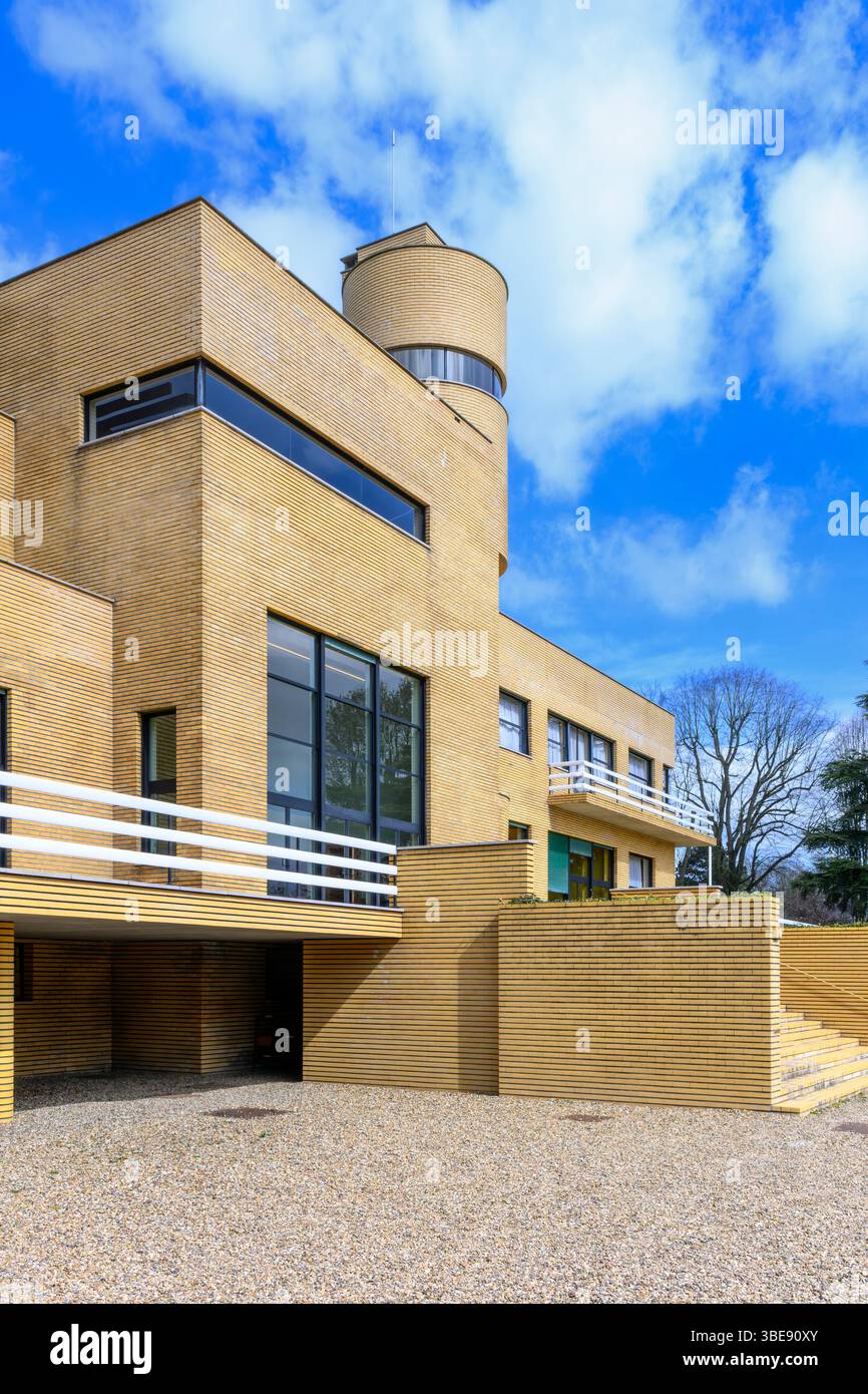 Fuori da Villa Cavrois a Croix, alla periferia di Lille. La villa modernista Art Deco, dell'architetto Robert Mallet-Stevens, fu completata nel 1932. Foto Stock