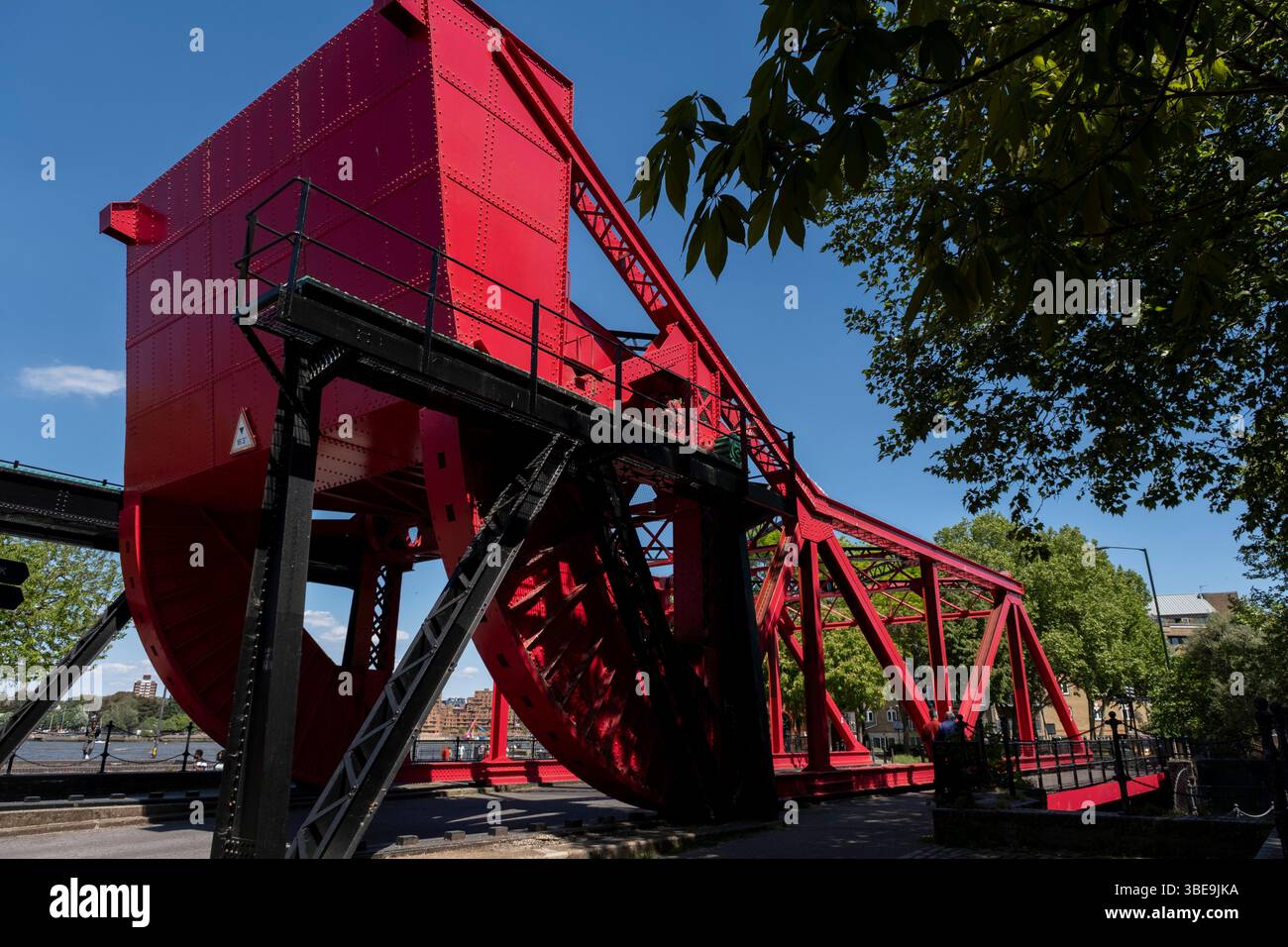Ponte di Brunel a Rotherhithe il 10 maggio 2025 a Londra, Regno Unito. Il ponte è un ponte inclinato molto vecchio progettato da Marc Brunel. Foto Stock