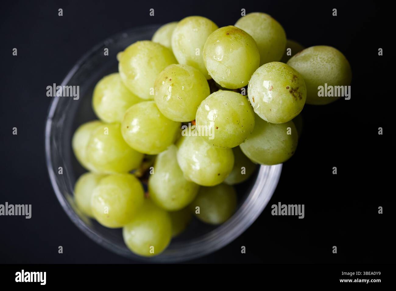 Londra Regno Unito, maggio 28 2025, A Bowl of Healthy Sweet Green Grapes Foto Stock