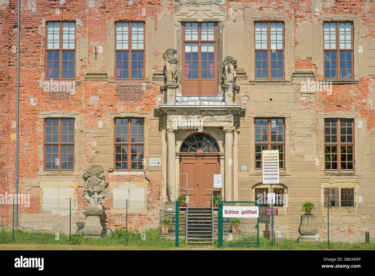 Schloß, Zerbst, Landkreis Anhalt-Bitterfeld, Sachsen-Anhalt, Deutschland *** Castello, Zerbst, distretto di Anhalt Bitterfeld, Sassonia-Anhalt, Germania Foto Stock