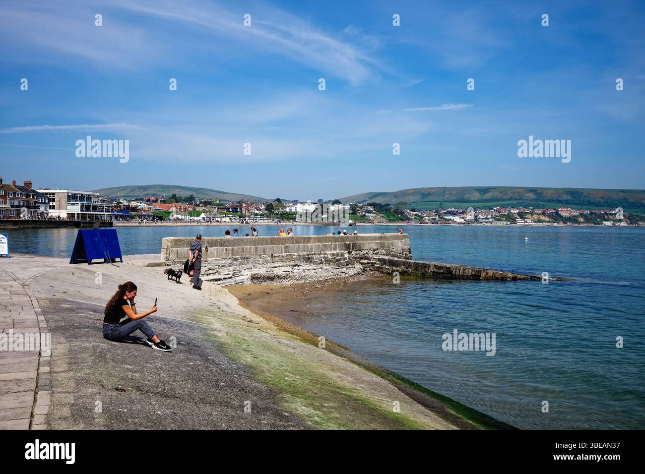 Il lungomare di Swanage in un giorno di sole estati Dorset Inghilterra Regno Unito Foto Stock