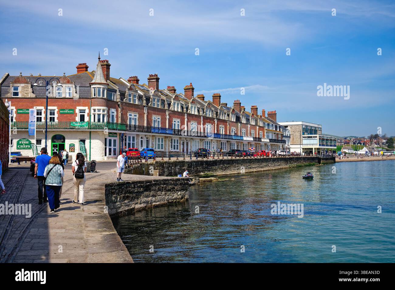 Il lungomare di Swanage in un giorno di sole estati Dorset Inghilterra Regno Unito Foto Stock