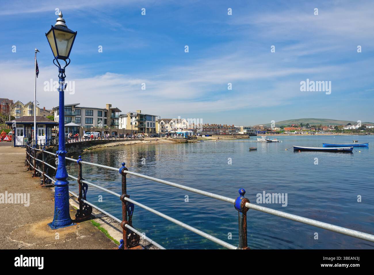 Il lungomare di Swanage in un giorno di sole estati Dorset Inghilterra Regno Unito Foto Stock