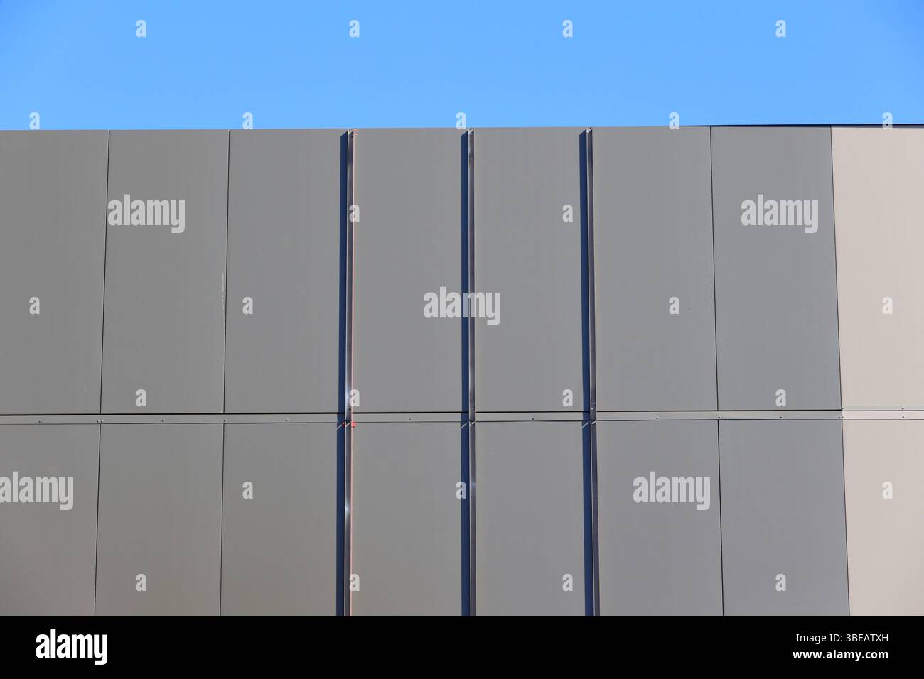 Progetto di hub civico Radcliffe con pannelli di rivestimento in alluminio installati su telaio in acciaio a Greater manchester regno unito Foto Stock