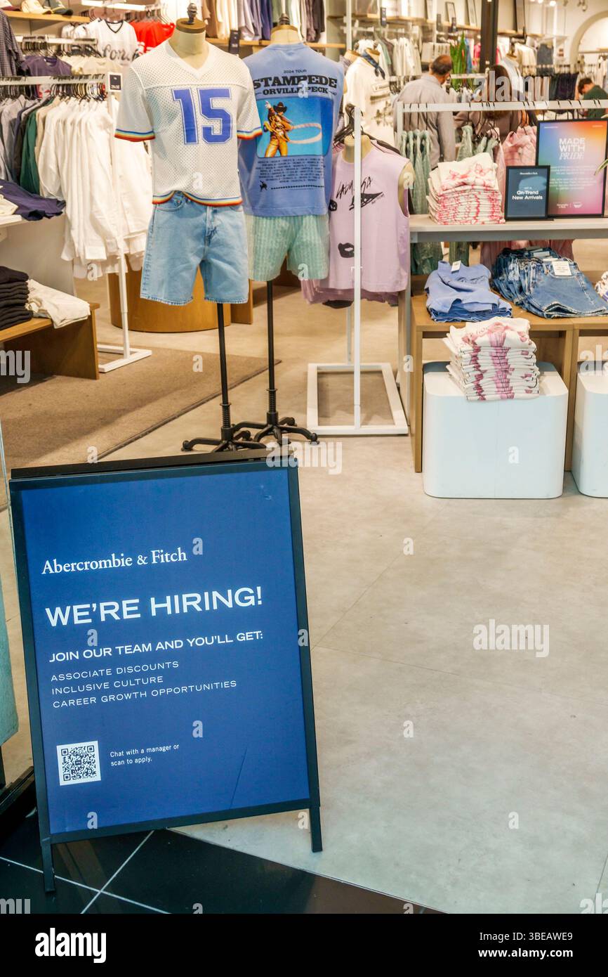 Miami Florida Kendall, Dadeland Mall, negozi, interni, negozio di abbigliamento Abercrombie & Fitch, mostra di manichini alla moda, estate Foto Stock