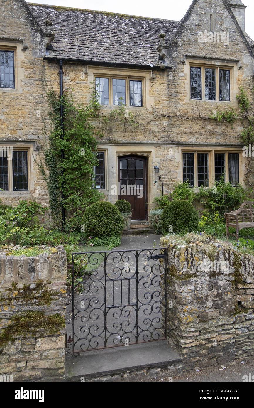 Casa color miele, Bourton-on-the-Water, Cotswolds, Gloucestershire, Inghilterra, Regno Unito, Europa Foto Stock